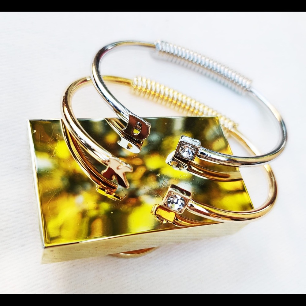 Bracelets - Picture 10 of 10